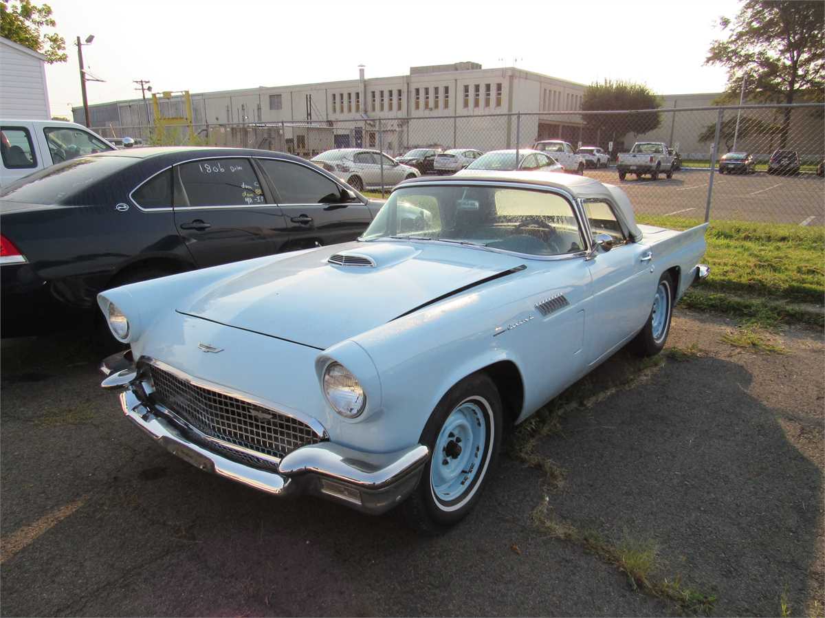 1957 Ford Thunderbird